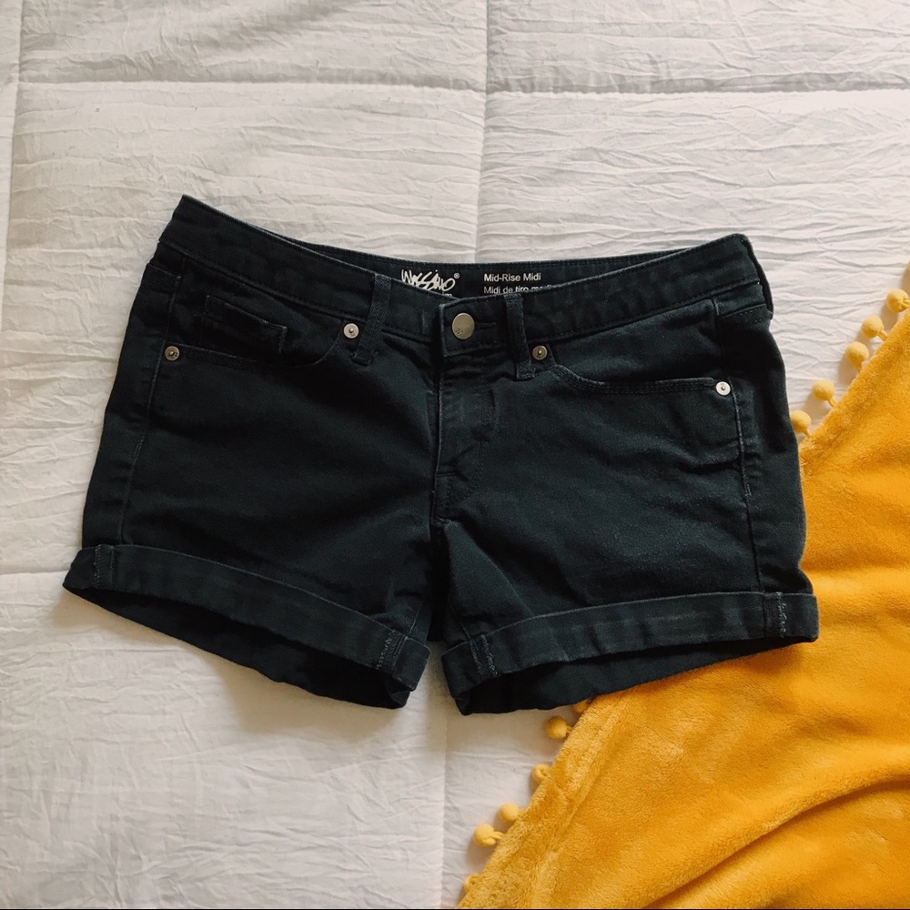 Black jean shorts 🖤